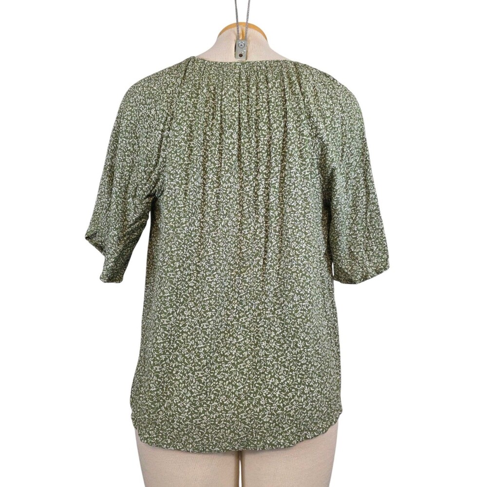 Faherty Top Womans Small Green Amira Ditsy Floral V Neck Short Sleeve Crepe - Picture 2 of 6